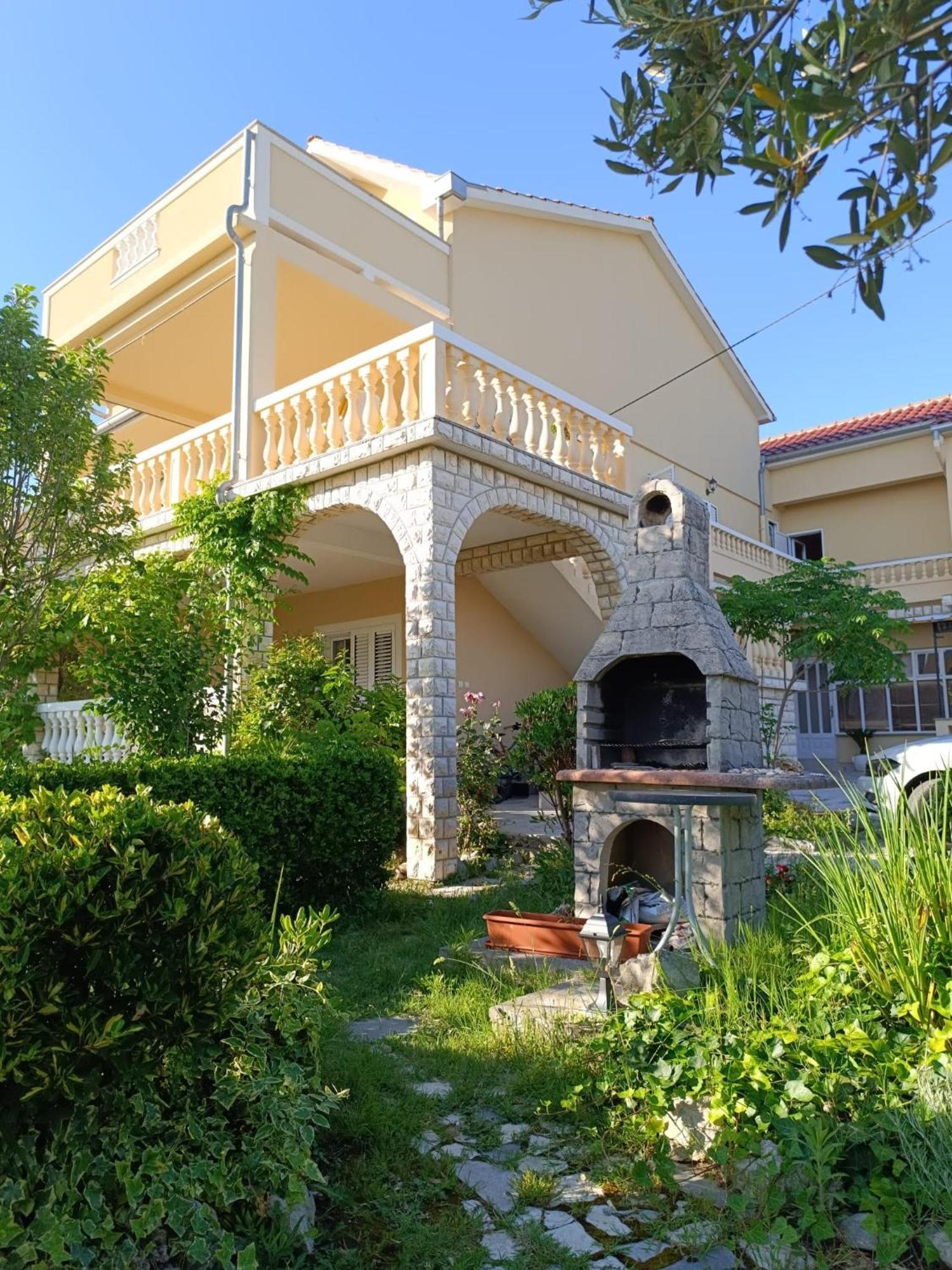 Apartman Haus Maja Banjol Exterior foto